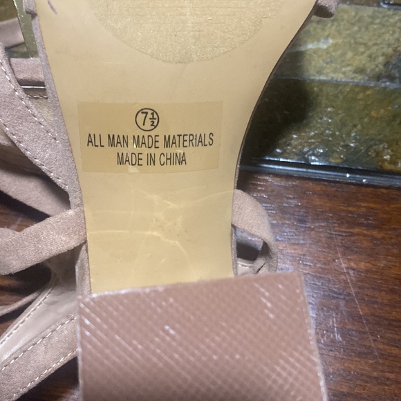 Size 7.5 strap up shoes. Tan slippers shoes in excellent condition worn once. - Picture 5 of 5